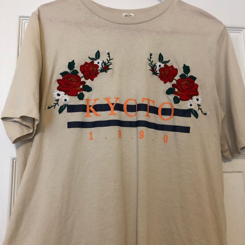 Short sleeve, embroidered, graphic tee.